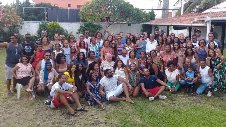 Iracy das Dores Santana Ribeiro, 100 anos de idade, com a família