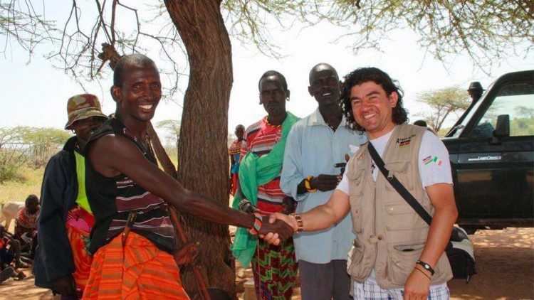 Padre Juan De Dios Vanegas de misión en África