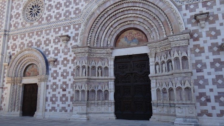 Particolare della Basilica di Santa Maria di Collemaggio dove stasera si è celebrata la Messa di chiusura della Perdonanza Celestiniana del 2023