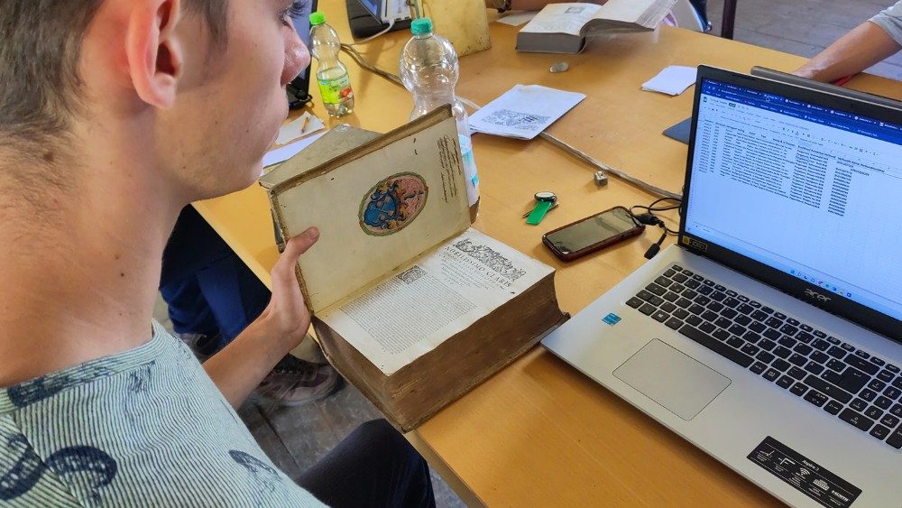 Beim Ordnen einer Bibliothek ist EDV unerlässlich