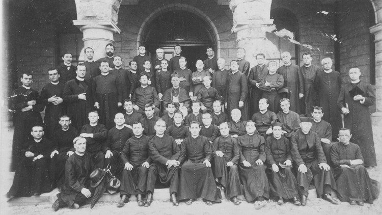 Giovanni Battista Scalabrini mit Ordensbrüdern