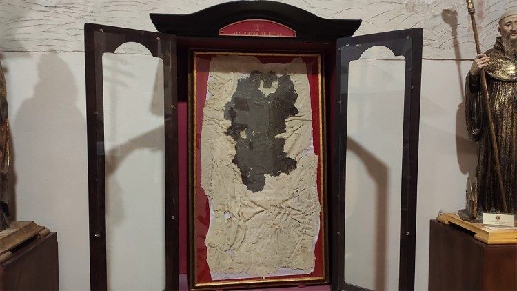 Il saio di Celestino V custodito dalle monache benedettine celestine di L'Aquila