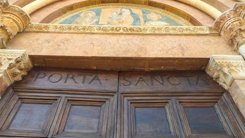 Francisco en L’Aquila: Apóstol del perdón y la esperanza 