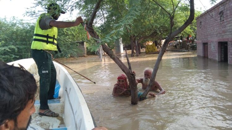 Una squadra di Caritas Pakistan in soccorso della popolazione