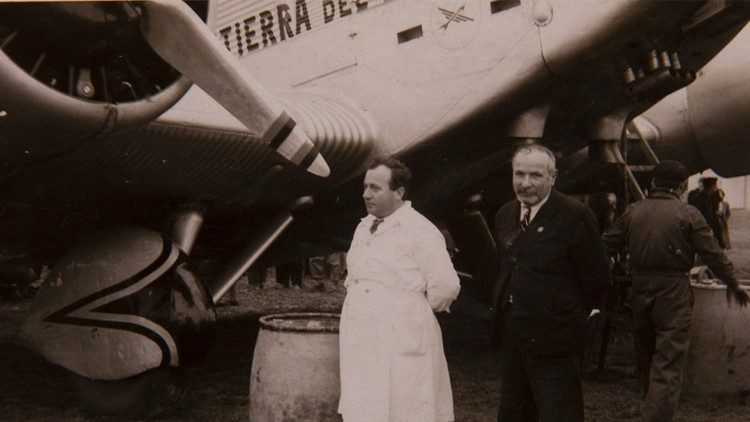 Po prawej: Artemiusz Zatti, Dobry Samarytanin naszych czasów