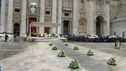 Beatificazione-e-Angelus.13_57_04_20.Immagine006.jpg