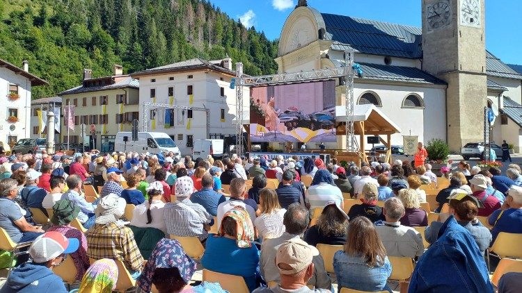 Canale d'Agordo, fedeli in piazza per la beatificazione Giovanni Paolo I 