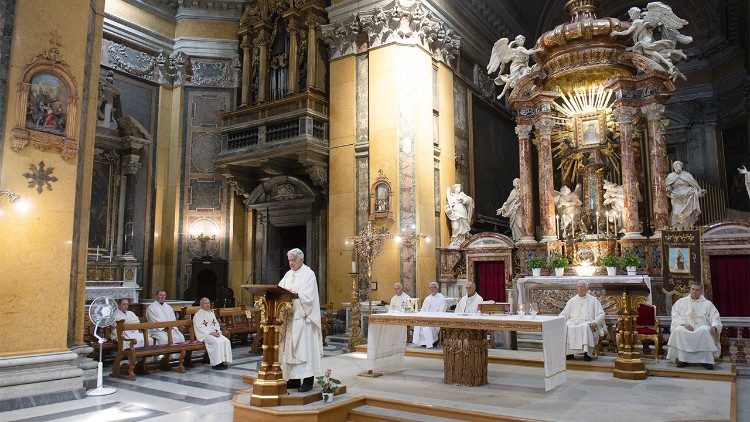 La celebrazione nella chiesa di Santa Maria in Traspontina