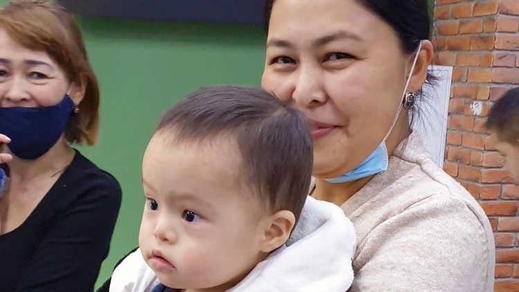 Caritas Kasachstan unterstützt Familien, deren Kinder das Down-Syndrom haben