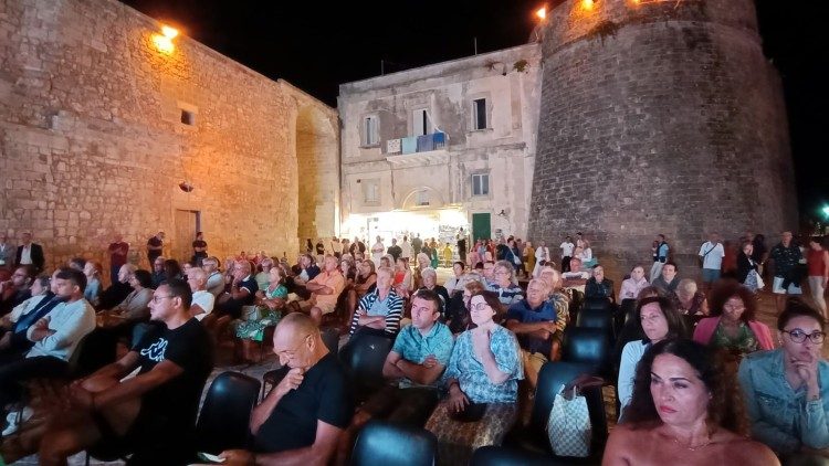 La platea del Festival, in Largo Alfonsina ad Otranto