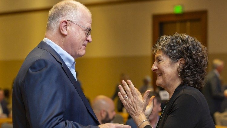 Sơ Mary Haddad tại Đại hội của Hiệp hội Y tế Công giáo Hoa Kỳ