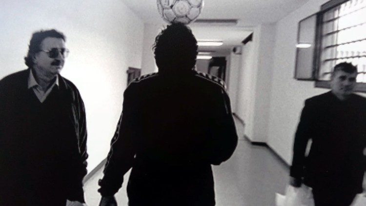 Sempre con il pallone (foto Claudio Cricca)