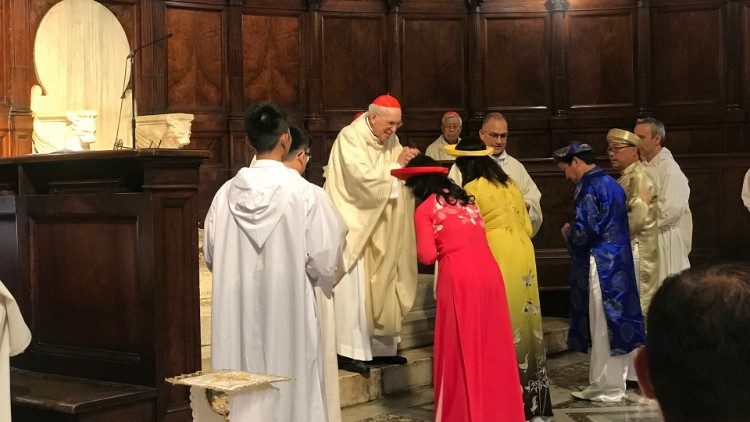 Il momento della processione delle offerte