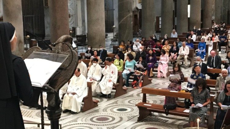 Un momento della celebrazione nella basilica di santa Maria in Trastevere