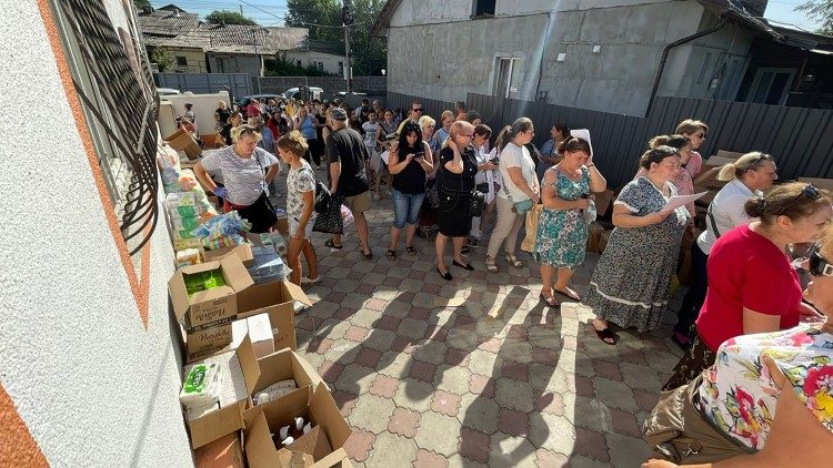 Украинские беженцы в "Столовой Папы Франциска"