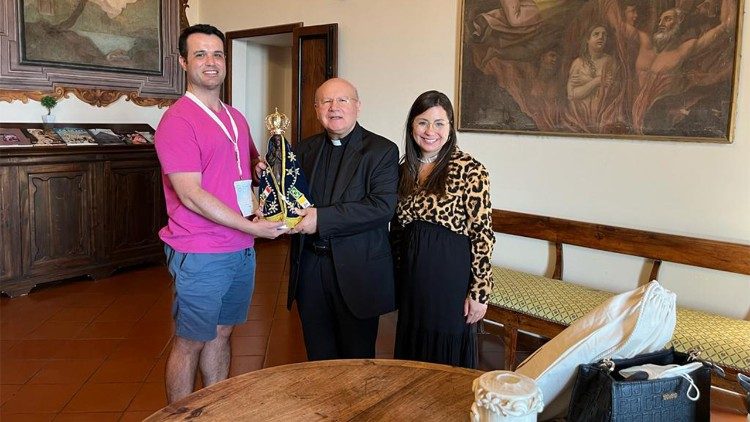 Tamiris e Alan com dom Sorrentino