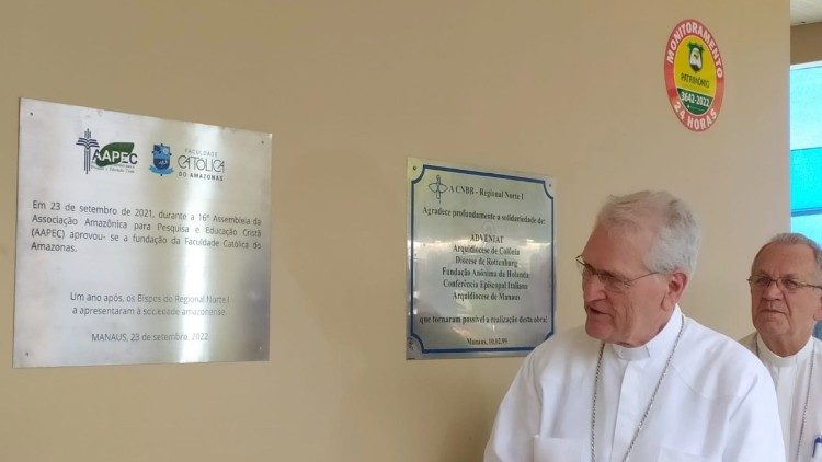 Dom Leonardo inaugura a Faculdades do Amazona