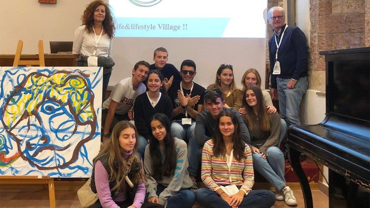 Il gruppo del Collegio San Carlo a Economy of Francesco