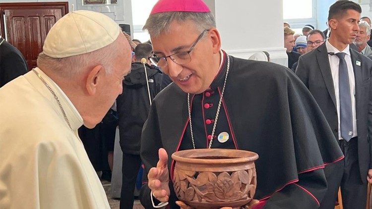 Monsignor Mumbiela Sierra con Papa Francesco