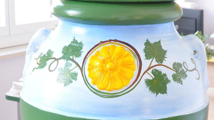 La giara realizzata dai ragazzi del Serafico di Assisi