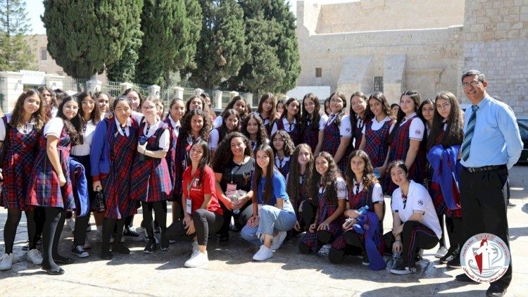 Diversos colegios y grupos católicos se dieron cita 