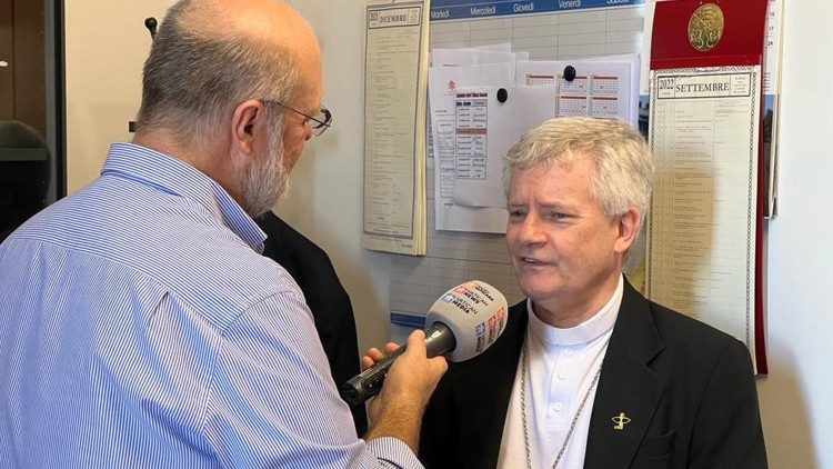 Dom Vilar concede entrevista a Silvonei Jos&eacute;