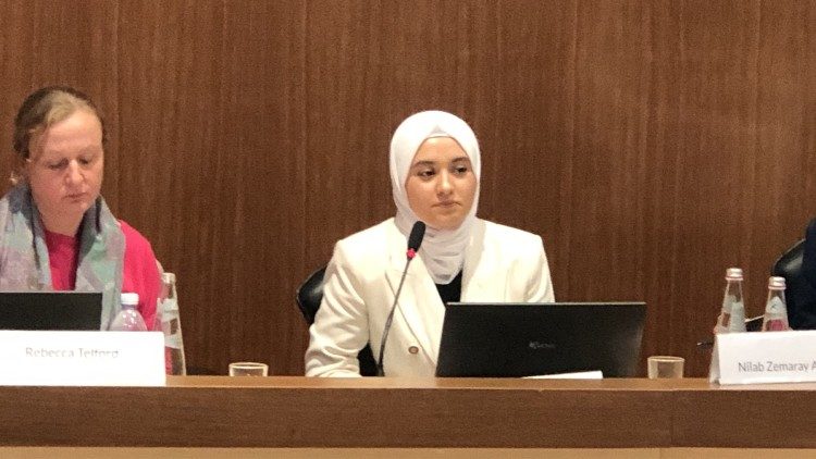 Нілаб під час конференції