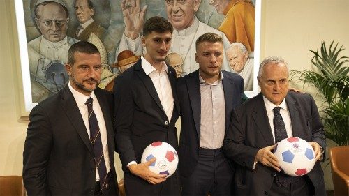 Grandi campioni del calcio in campo per la pace