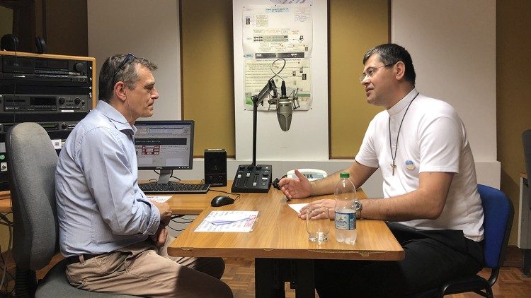 О. Павло Вишковський під час інтерв'ю для італійської редакції Радіо Ватикану