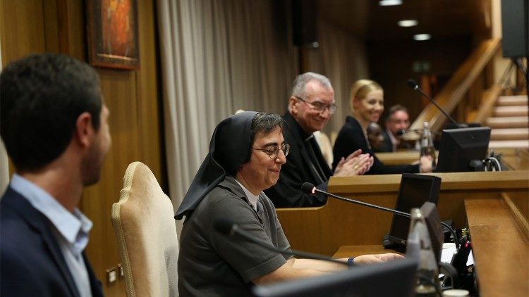 La premier in Aula Nuova del Sinodo del docufilm "The Letter" con il cardinale Parolin e suor Smerilli