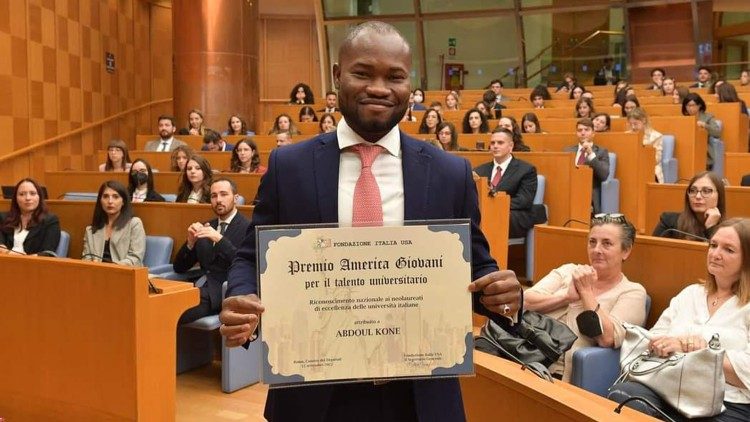 Abdoul circondato dagli altri premiati