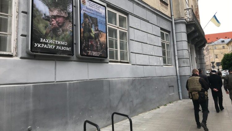 Ucraina. Campagna arruolamenti nelle strade di Kiev