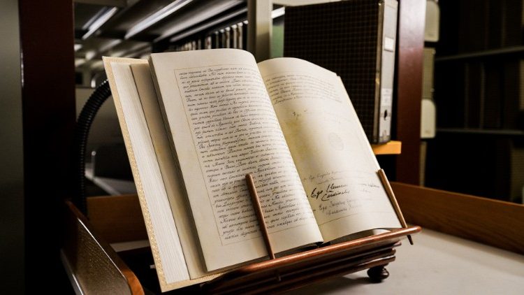 La bolla di indizione del Concilio, custodita nell'Archivio Apostolico