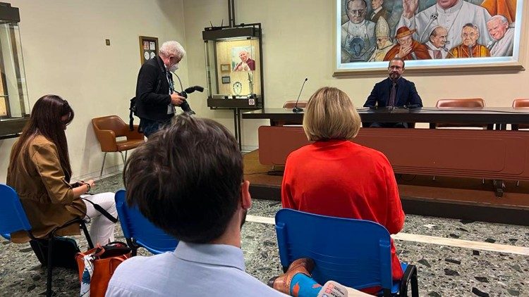 Noel Díaz desde la Sala Marconi, en Radio Vaticano, sobre lo que le dijo el Papa