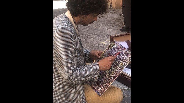 Luca Incatasciato dipinge nelle vie del  Rione Monti