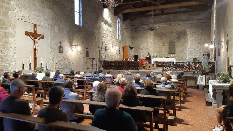 Preghiera nella chiesa dell'Eremoo di Camaldoli