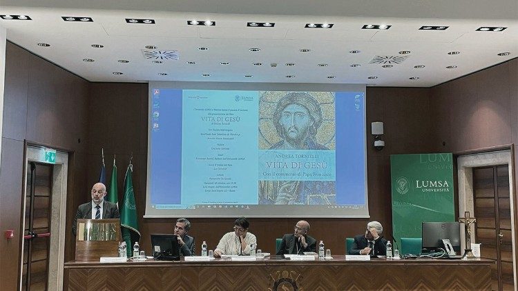 Lectura de un fragmento del libro de Andrea Tornielli