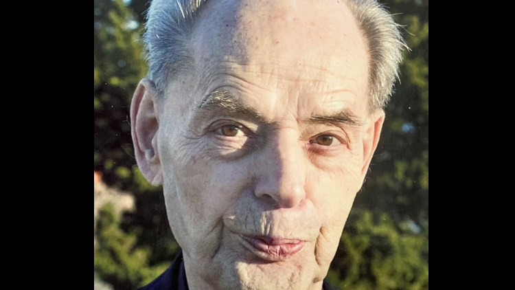 O. Kurt Peter Gumpel SJ (15 listopada 1923 - 12 października 2022)