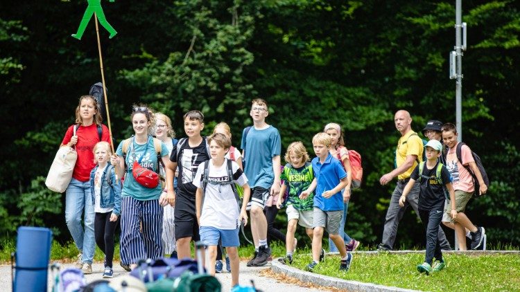 Buchstäblich gemeinsam am Weg