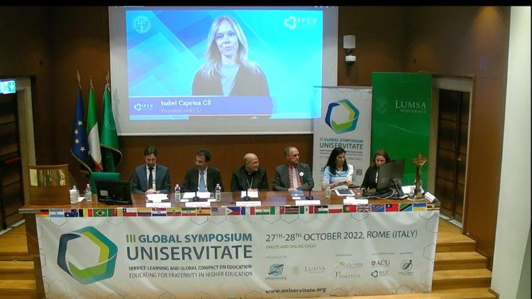 Il tavolo dei relatori della prima sessione del Simposio