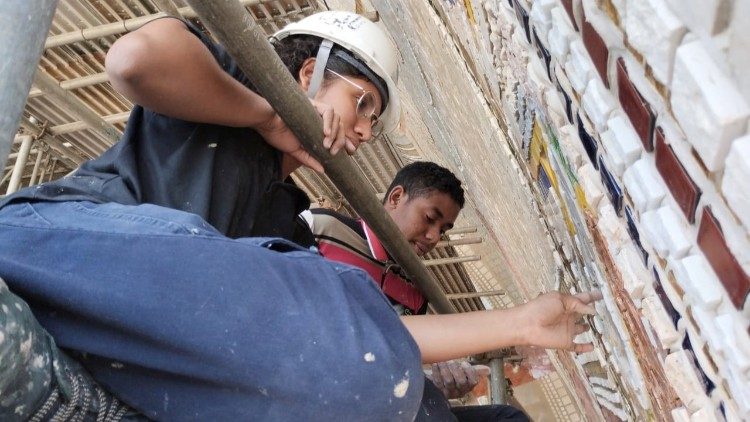 Trabalhos de revestimeto externo do Santuário de Aparecida