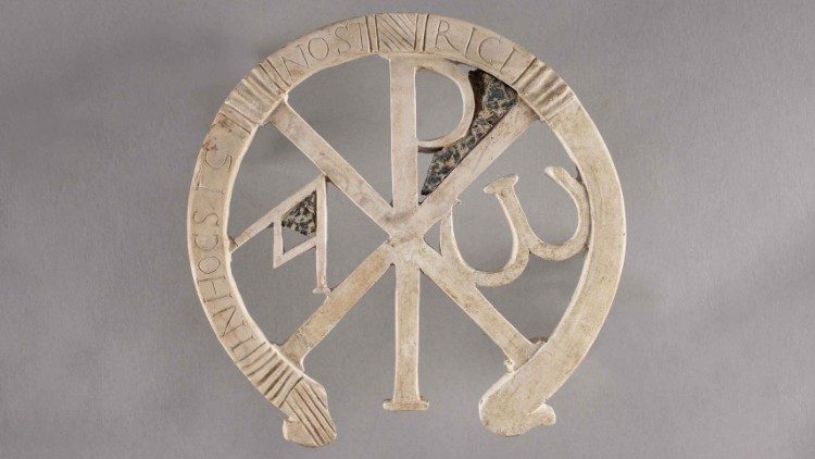 Piastra circolare con monogramma costantiniano a traforo, fine del IV sec. d.C.., Museo Cristiano, ©Musei Vaticani