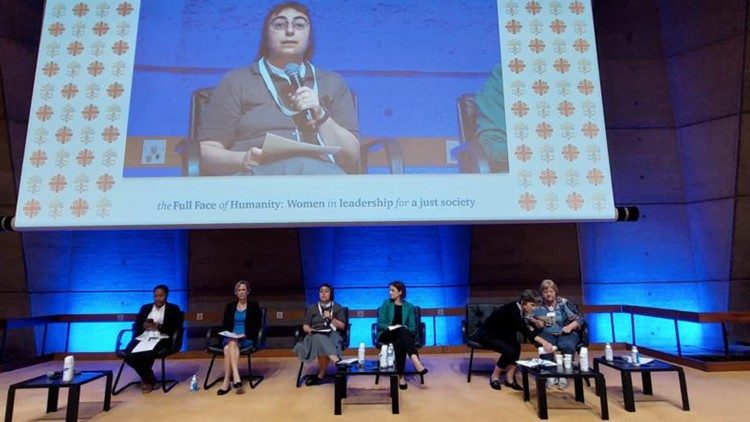 Una tavola rotonda alla Conferenza di Parigi