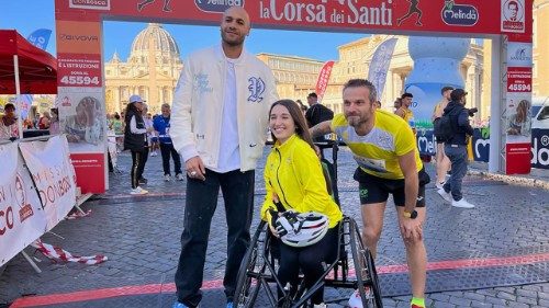 Il saluto di Francesco per la Corsa dei Santi