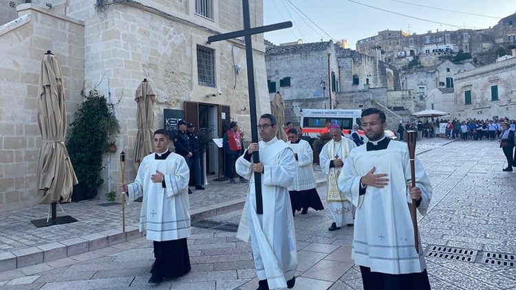 La Via Lucis per le vie del Sasso Caveoso