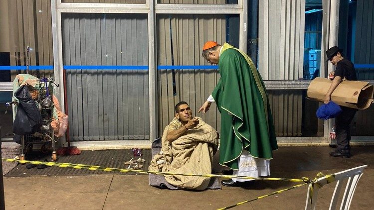 Cardeal de Brasília visita Setor Comercial Sul