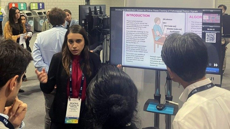 A jovem em conferência de Engenharia Biomédica em Glasgow, Escócia, em julho deste ano