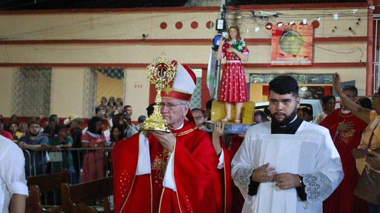 O cardeal Leonardo Steiner para a entronização da imagem