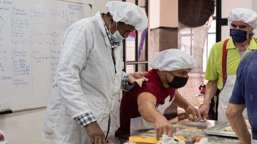 Formación técnica favorece inserción de migrantes en Colombia