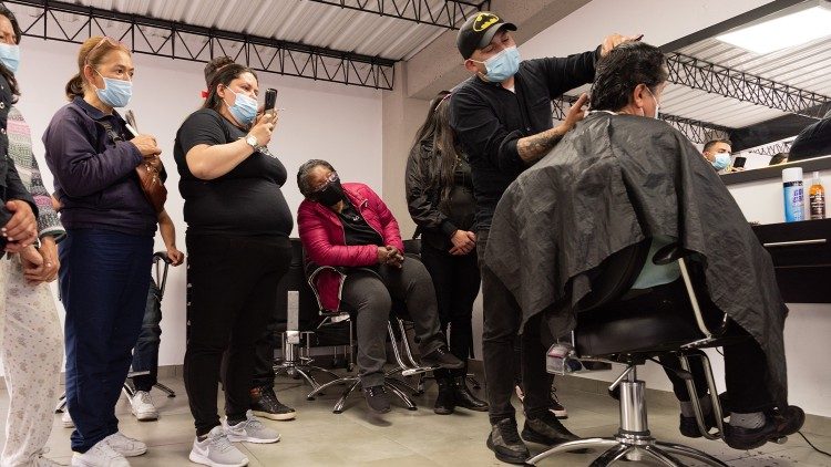 Der Globale Solidaritätsfonds fördert einen Hub für soziale Innovation in Kolumbien, der Ordensgemeinschaften dabei hilft, ihren technischen Ausbildungsdienst für Migranten koordinierter und effizienter zu gestalten. (@Margherita Mirabella/Archivio GSF)